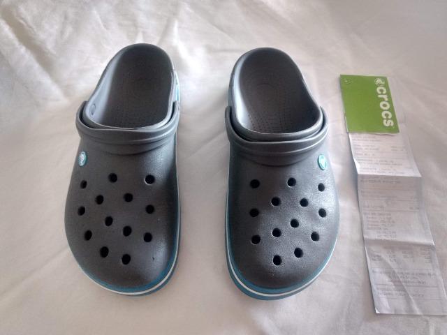 Sandália Crocs Crocband Original - Com Nf Semi Novo - Foto 4