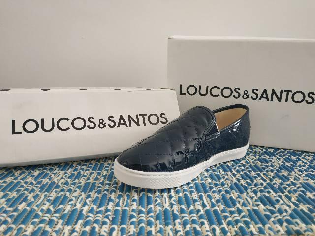 Tenis fechado slip on numero 37 ,de couro azul envernizado marinho na caixa