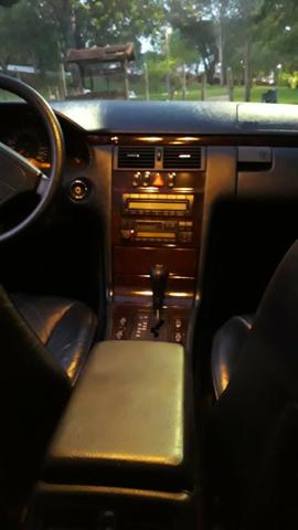 Mercedes E320 utilizada apenas em transporte de noivas - Foto 6