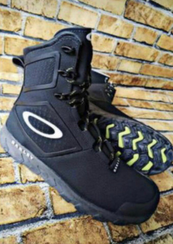 tenis oakley impermeavel