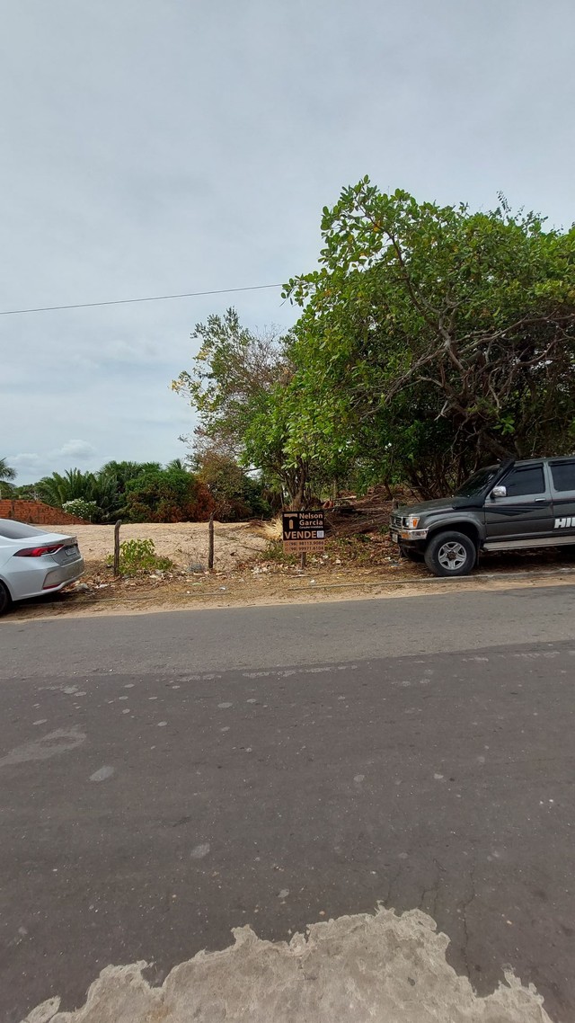 Nelson Garcia vende terreno no Centro, na beira do Rio Preguiças. 