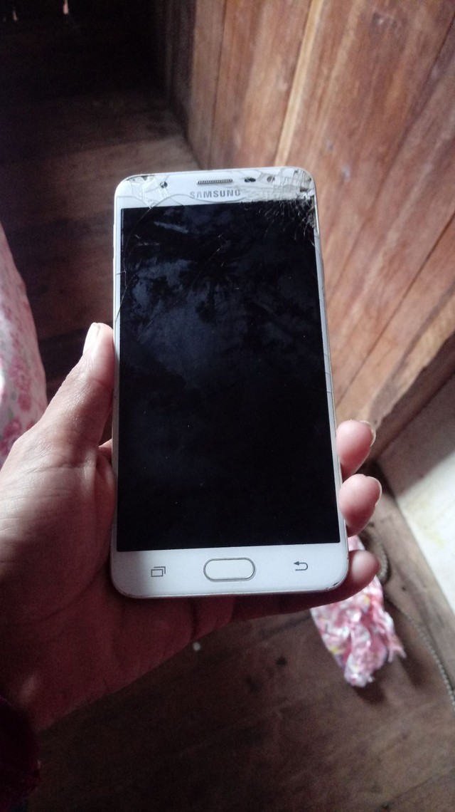 J7 com display queimado +15 anúncios na OLX Brasil