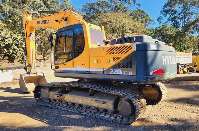 ESCAVADEIRA HIDRÁULICA (HYUNDAI 220LC) - Foto 2