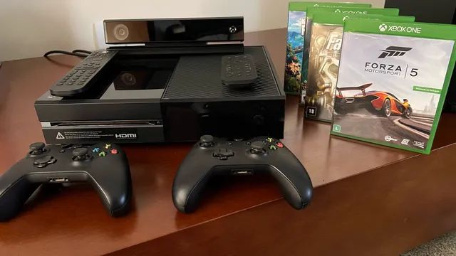 Xbox One com Kinect + 2 Controles + 2 controles multimedia + 4 jogos