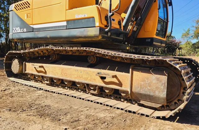 ESCAVADEIRA HIDRÁULICA (HYUNDAI 220LC) - Foto 4