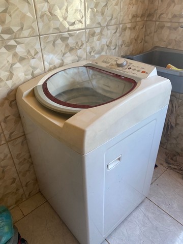 Máquina de lavar semi nova 