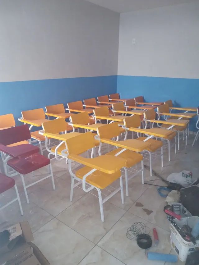 Cadeira escolar pop em polipropileno juvenil 