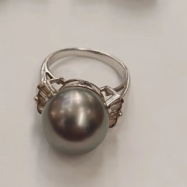 Conjunto de brincos e anel pérola negra e brilhantes 16 mm