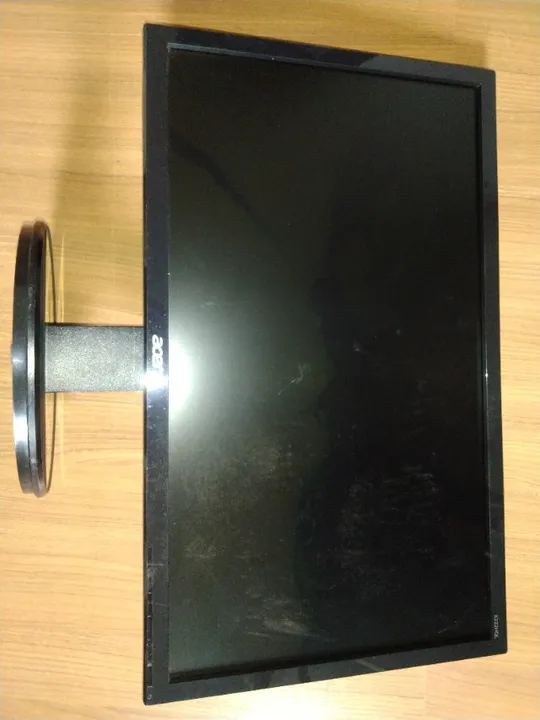 Monitor com tela quebrada