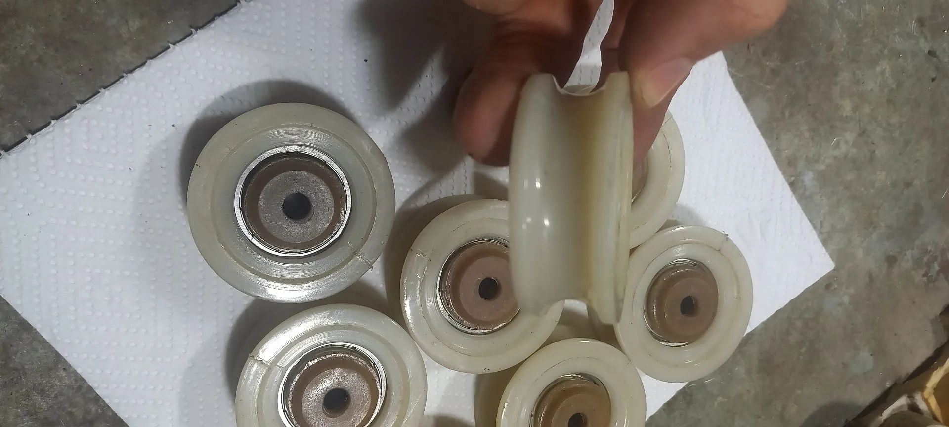 Roldana de nylon canal u - Foto 3