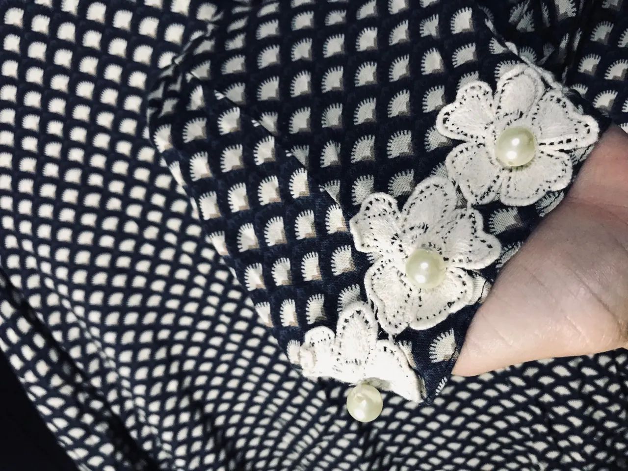 Blusa Feminina com Detalhes em Renda - Foto 4