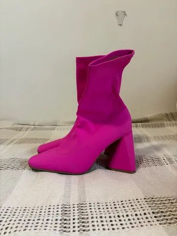Bota Rosa salto médio quadrado - Foto 2