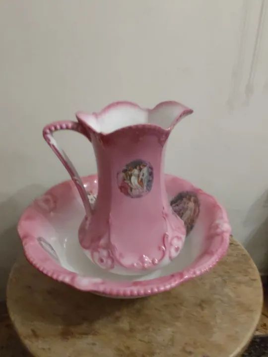 Antigo gomil inglês (jarro e bacia )