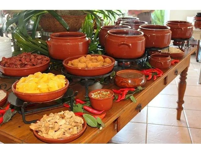 Locação de Peças de Cerâmica para Feijoada e Outras Delicias