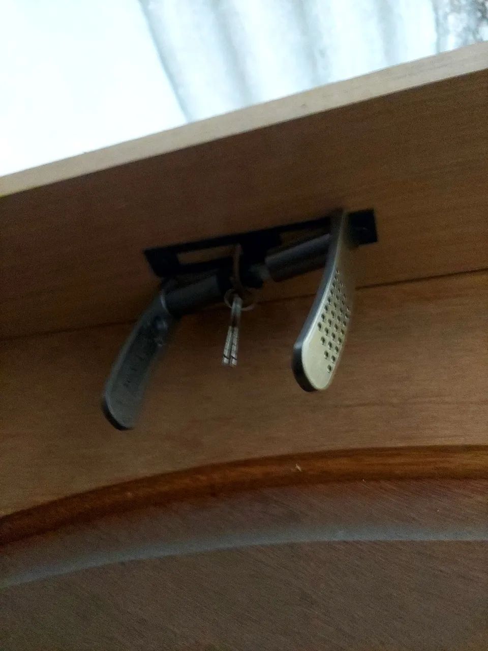  Vendo Porta de madeira maciça nova - Foto 2