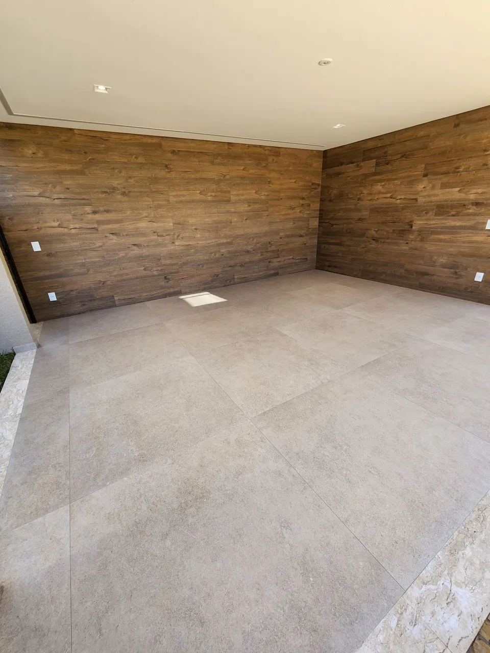 Piso de Porcelanato ROCA limestone Greige - R$ 179.00 o m2