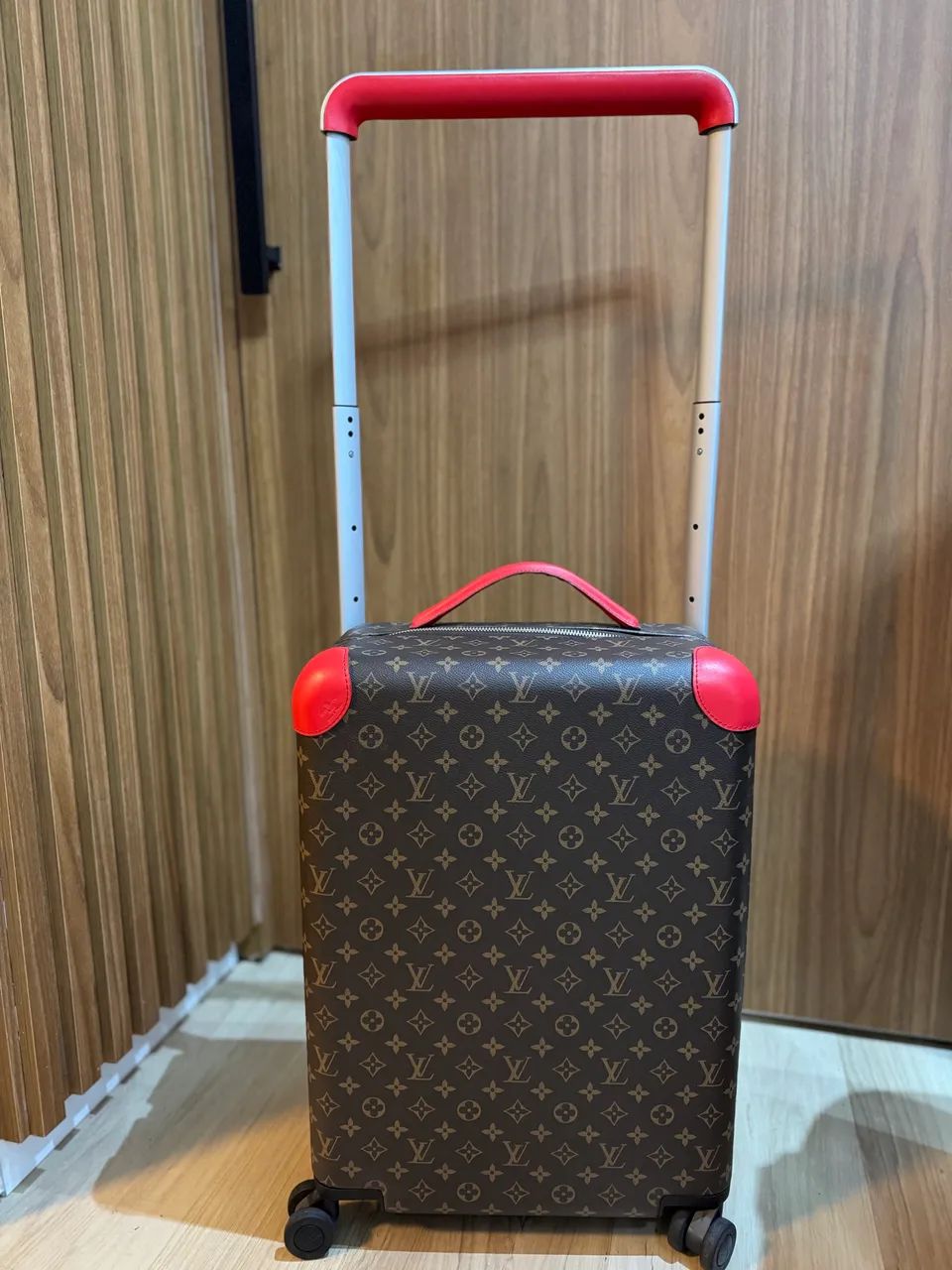 Mala Louis Vuitton Horizon Monogram - Vermelha - Foto 5