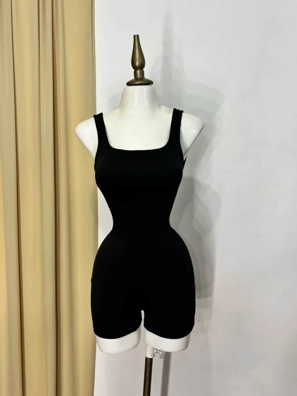 Body Macacão Preto Elegante