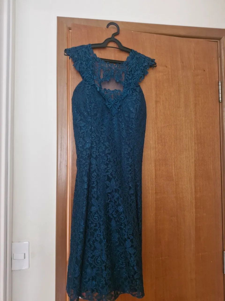 Vestido de festa verde com renda e brilhos