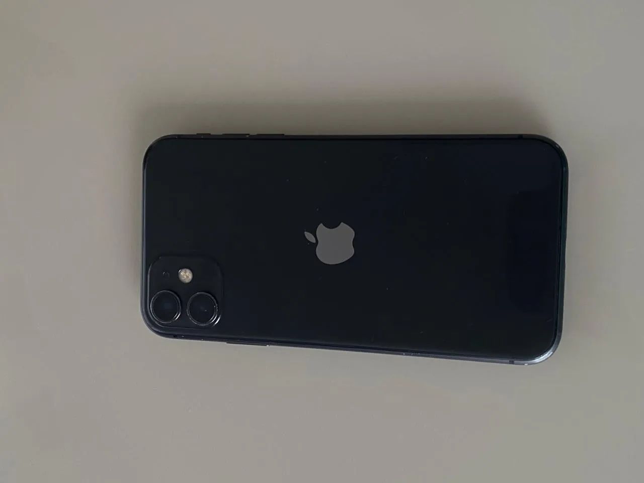 iPhone 11 - 64gb - 75% de Bateria - Todo original - Celulares e