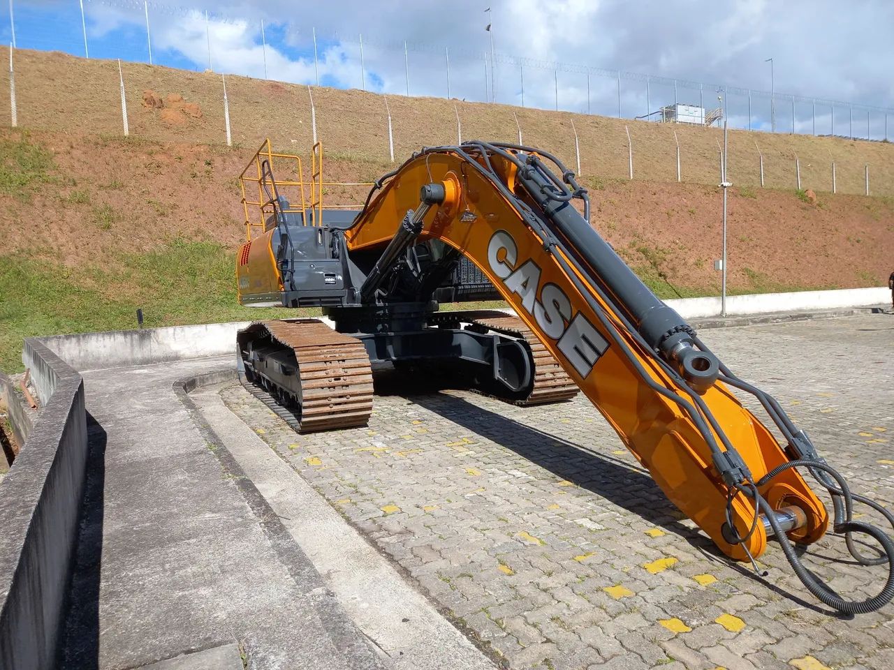 Escavadeira Case 350 - Foto 3