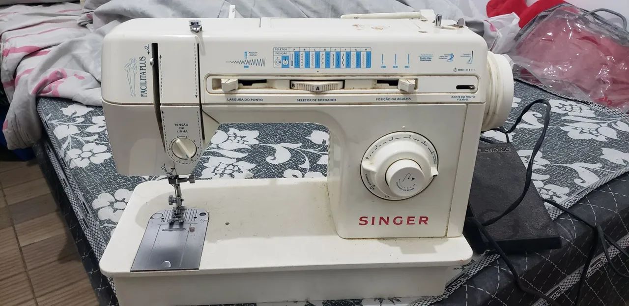 Máquina de Costura Singer Facilita Plus 2