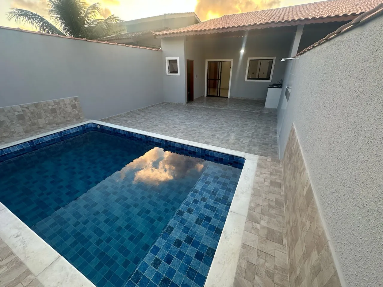 Casa com piscina a venda em Mongaguá