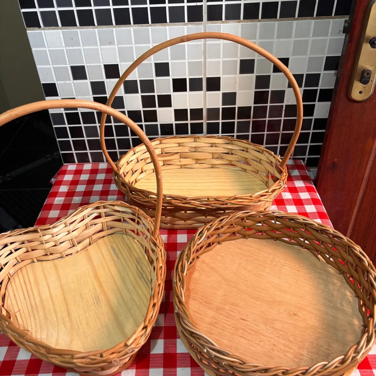Conjunto de cestos decorativos em vime