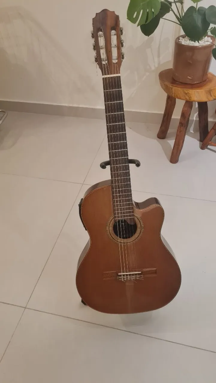 Violão Gianini tampo sólido red cedar canadense