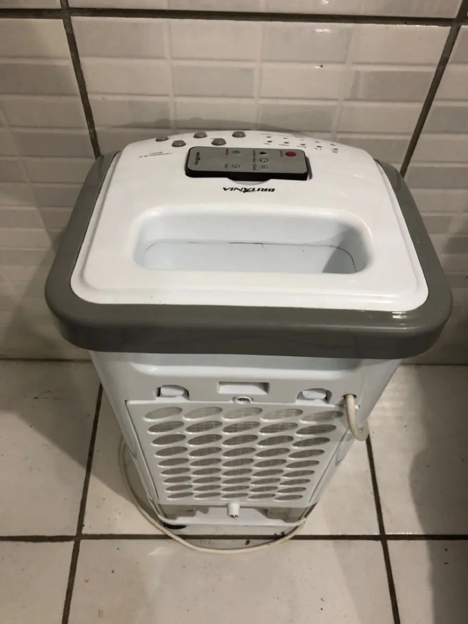 Climatizador de Ar Britânia BCL01F novinho com controle remoto  - Foto 3