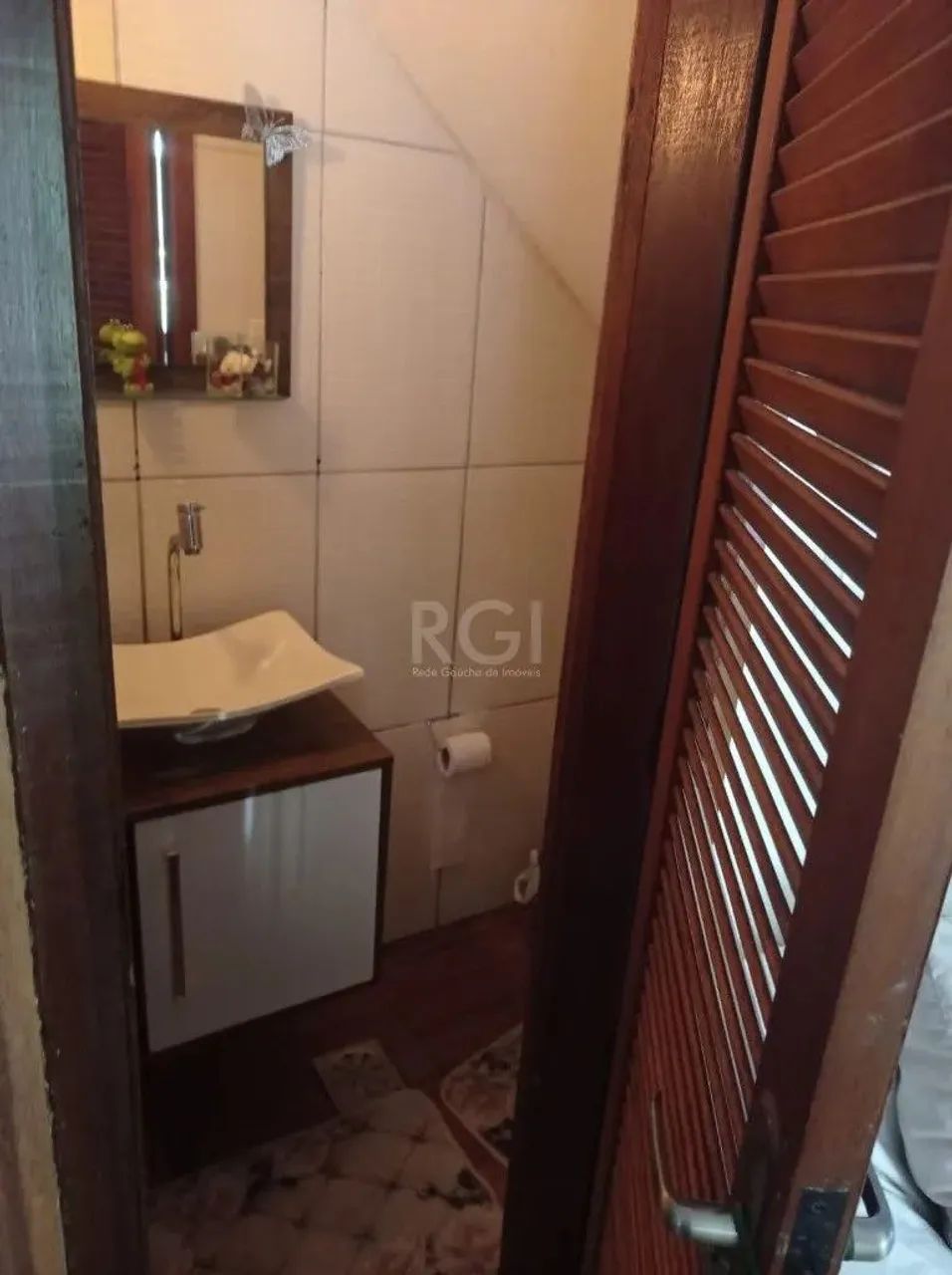 Vende-se belo sobrado com 2 Dormitórios, Sala, Cozinha, 02 banheiro e Vaga para 1 carro. A - Foto 5