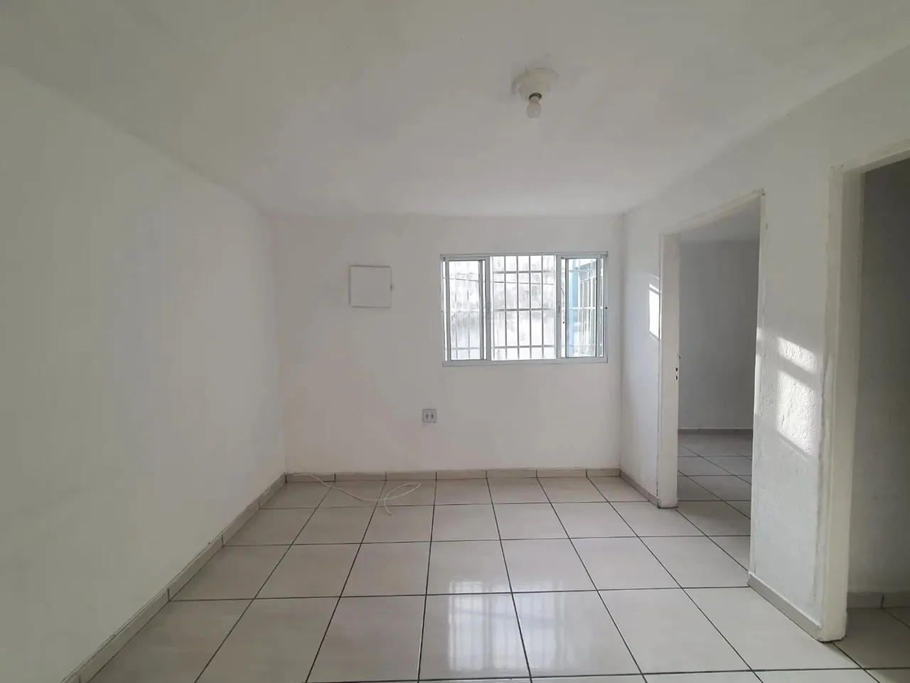 CASA DE 3 CÔMODOS PARA LOCAÇÃO (PARQUE SÃO LUCAS).