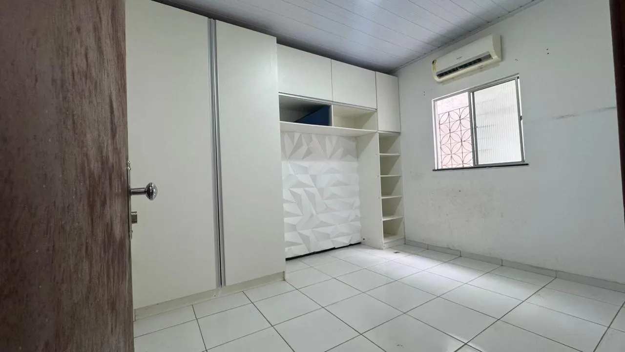 Aluguel de Casa Espetacular com 4 Quartos e Garagem para 2 Carros!