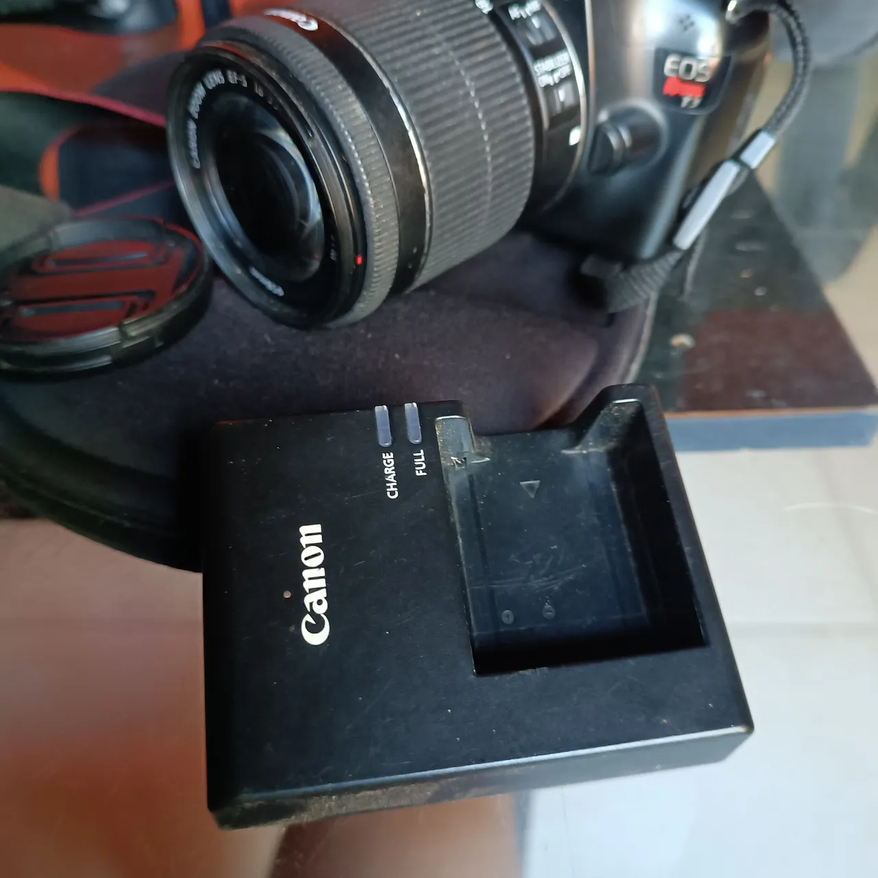 Canon EOS T3 + Lente 18-55mm e Carregador