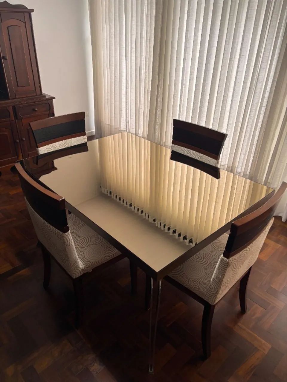 Conjunta Sala de Jantar | Mesa com tampo espelhado | 4 cadeiras - Foto 2