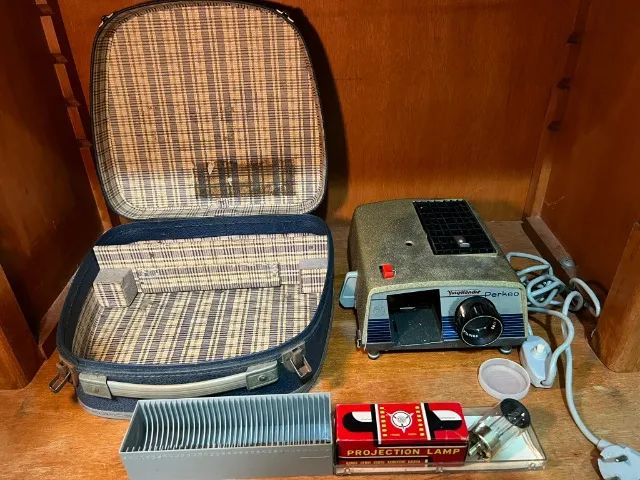 Projetor de Mesa Voigtländer Perkeo RELÍQUIA - C/ Todos os Acessórios e Lâmpada Substituta