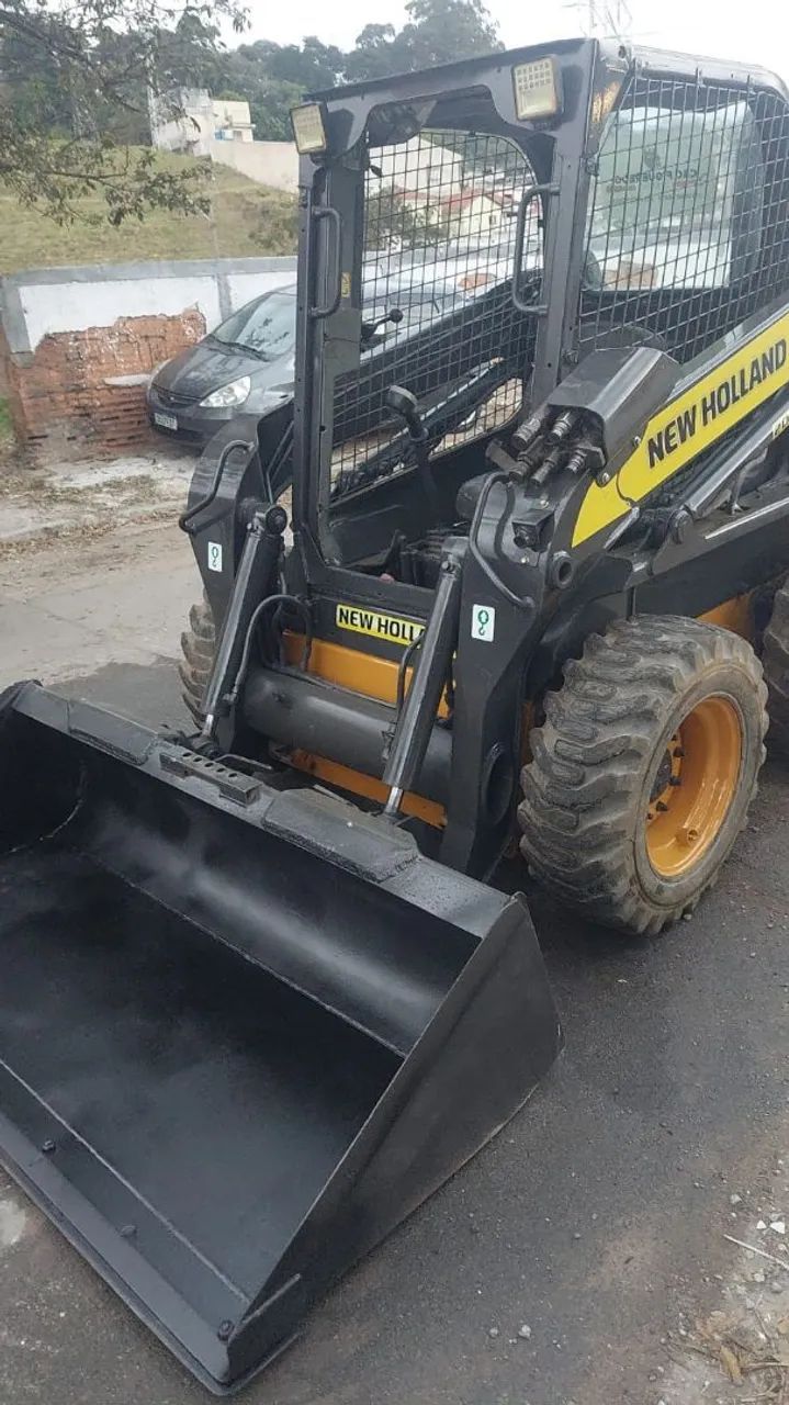 Mini Carregadeira New Holland L220 - Foto 5