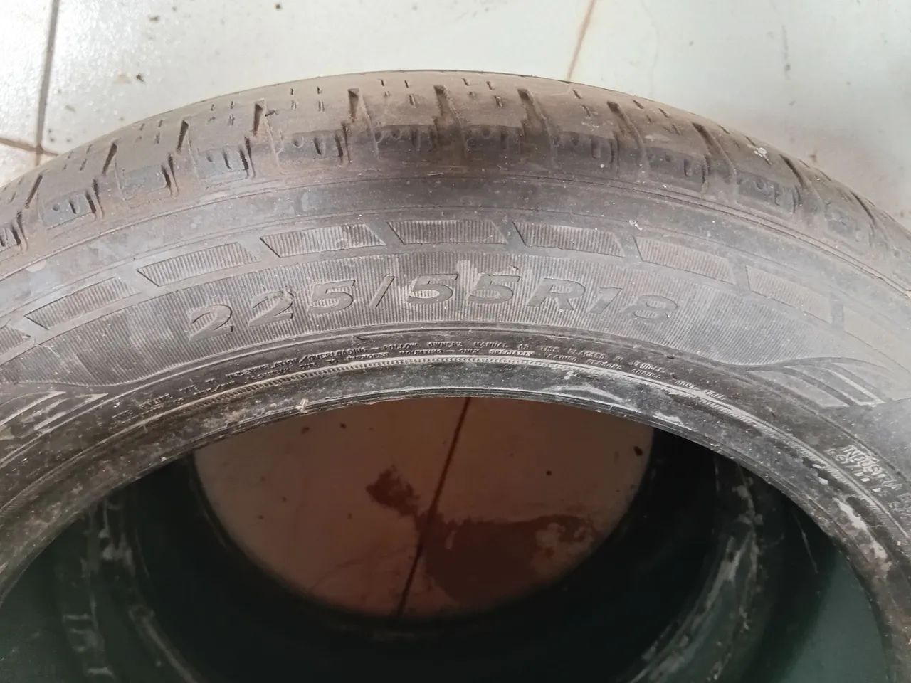 Vende-se pneus meia vida aro 225/55/18usado em boas condições interessados ( *