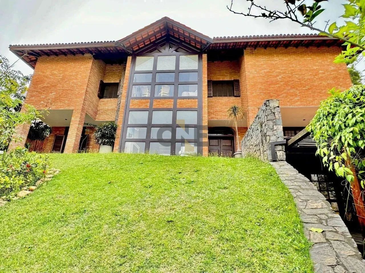 Casa Mobiliada com 4 dormitórios, sendo 2 suítes a venda - Granja Viana - Cotia/SP