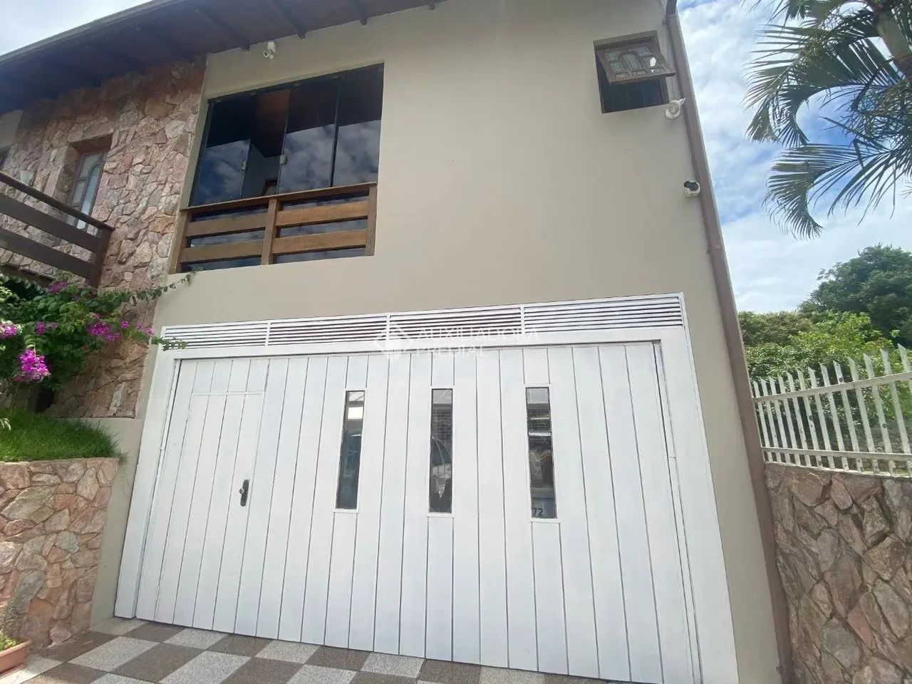 Casa Pronta para Morar com 2 suites, Piscina, Área Gourmet e Edícula Completa - Foto 2
