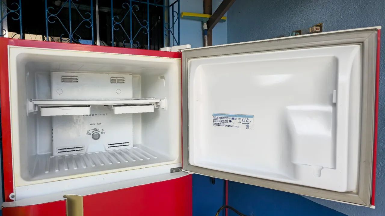 R$ 900 Geladeira Electrolux  - Foto 2