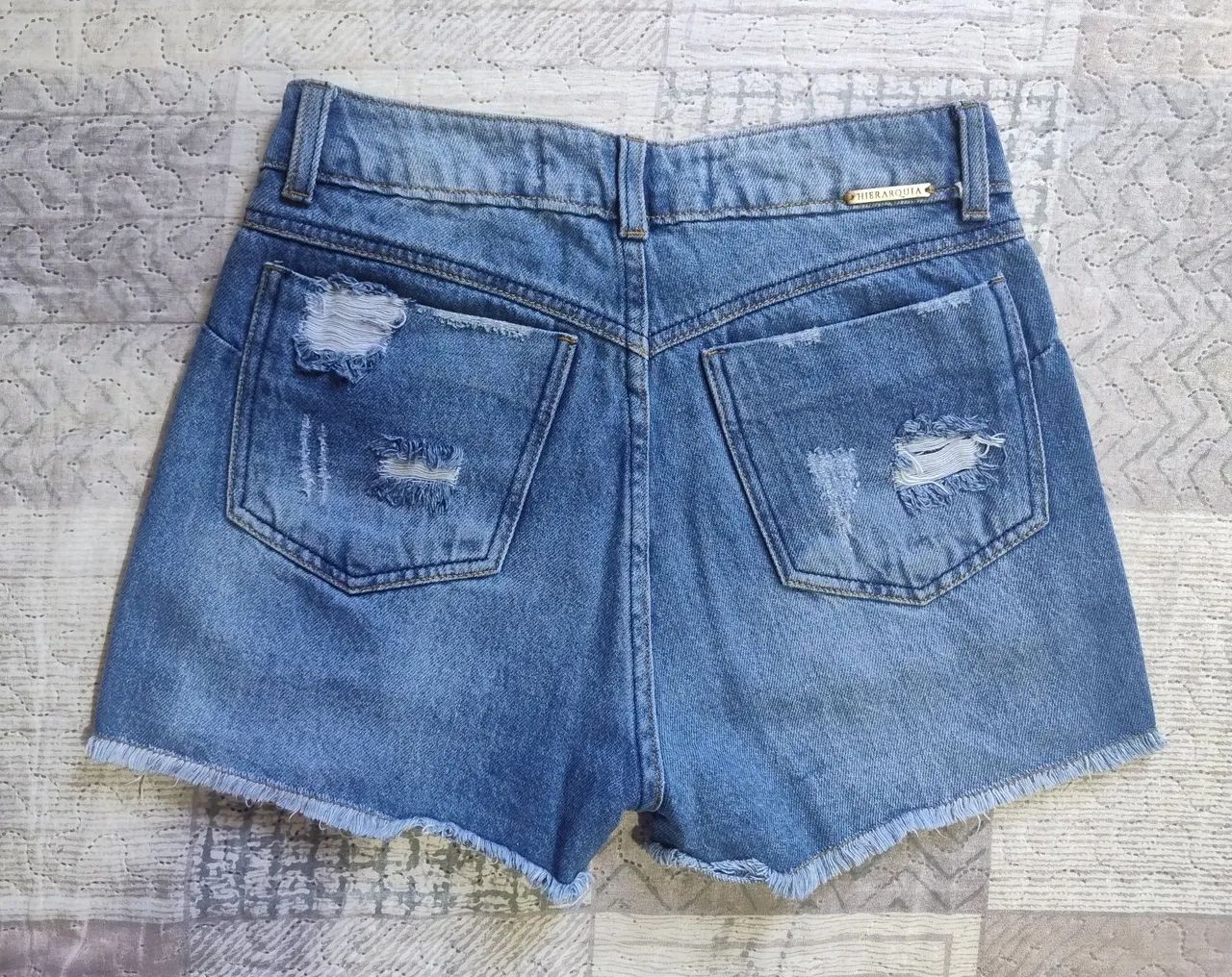 Short jeans com detalhes corrente  - Foto 4