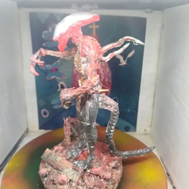 duas figuras alien em ferro com bases para venda  - Foto 5