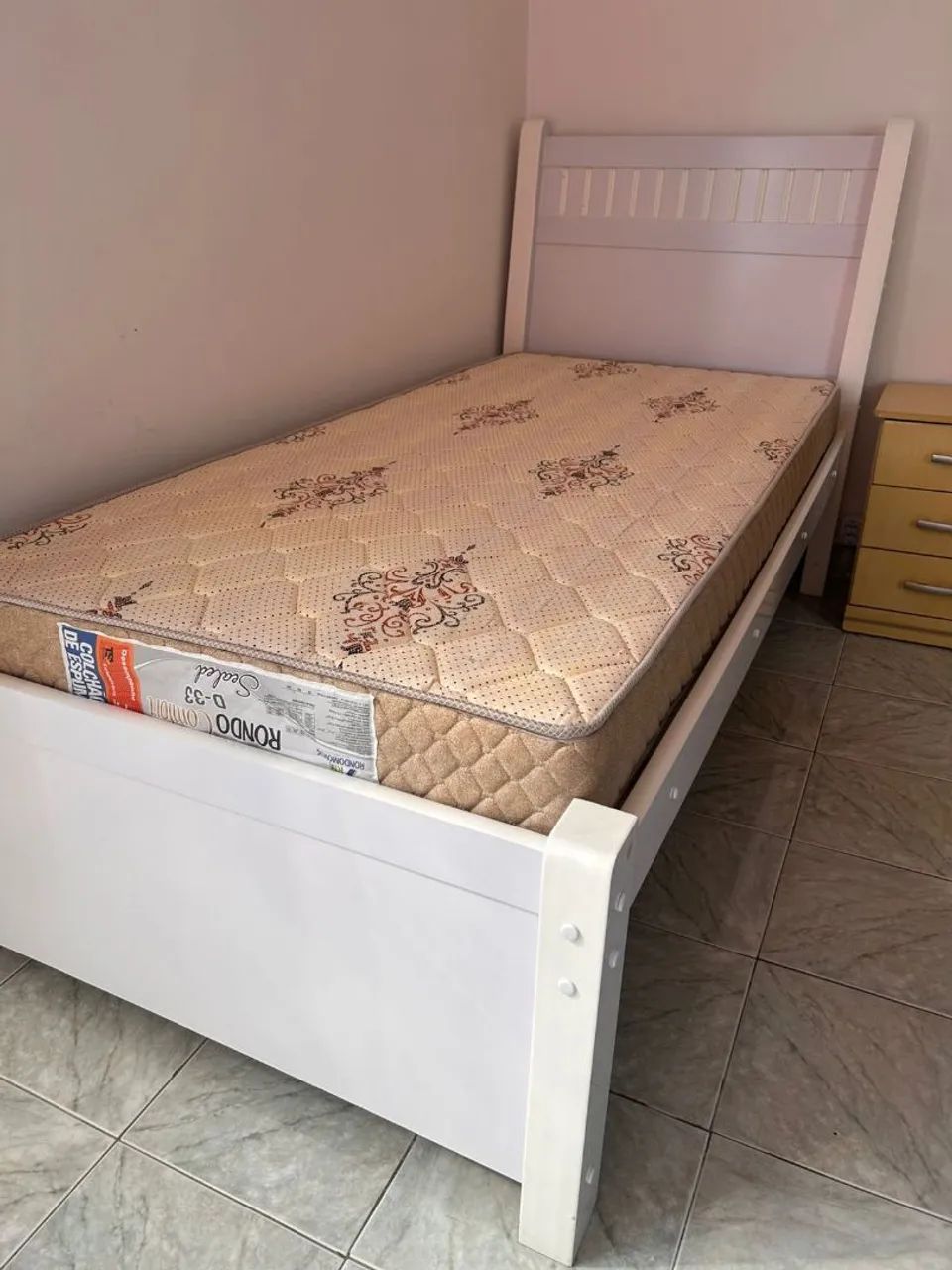 Cama com colchão de solteiro com design moderno - Foto 3