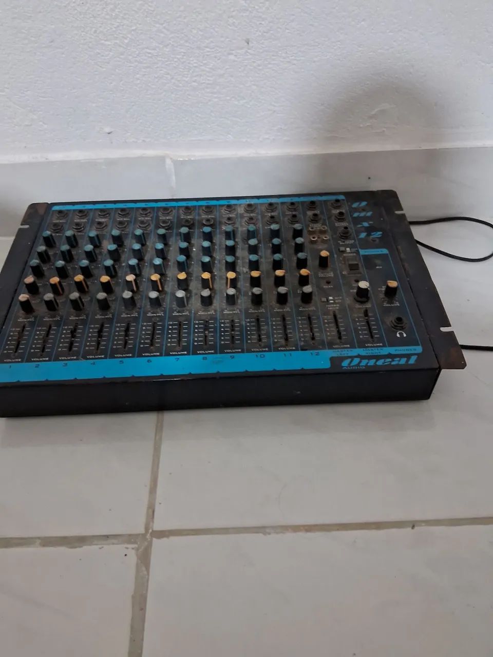 Vendo mesa de som em ótimo estado de marca Oneal - Foto 2