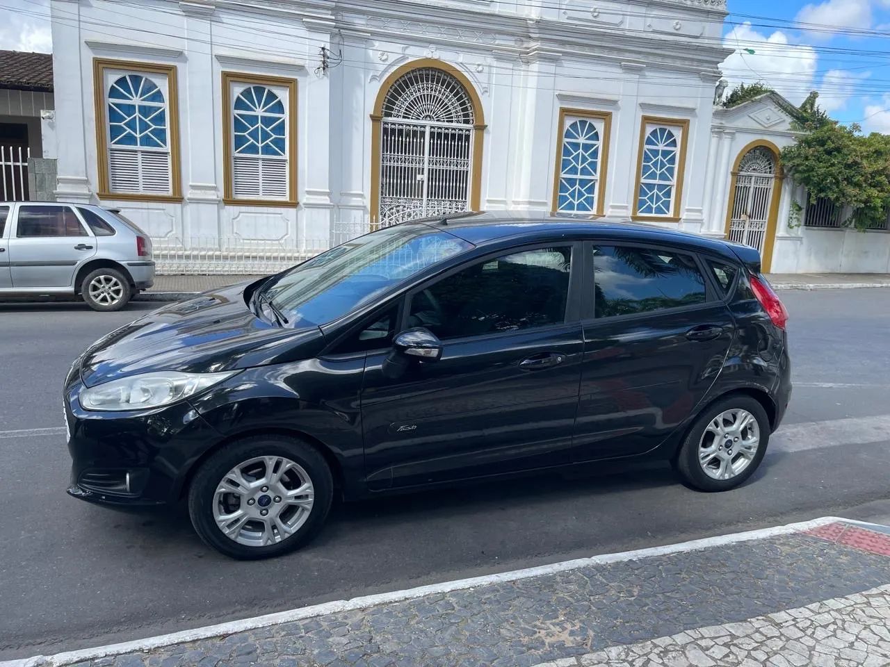 Ford Fiesta 1.6 16V Flex Aut. 5P 2015