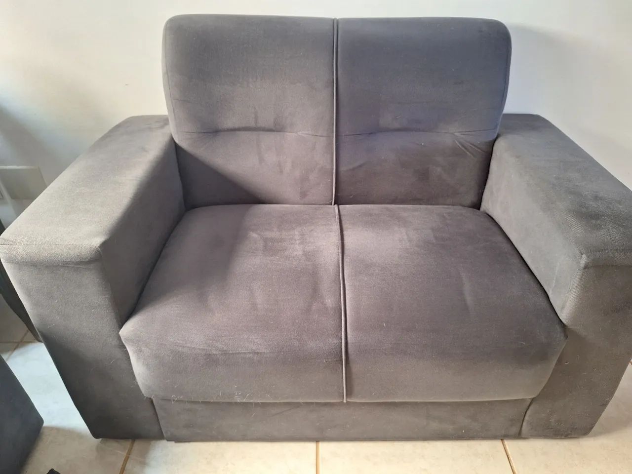 Sofá Leon de 2 e 3 lugares cinza  - Foto 5