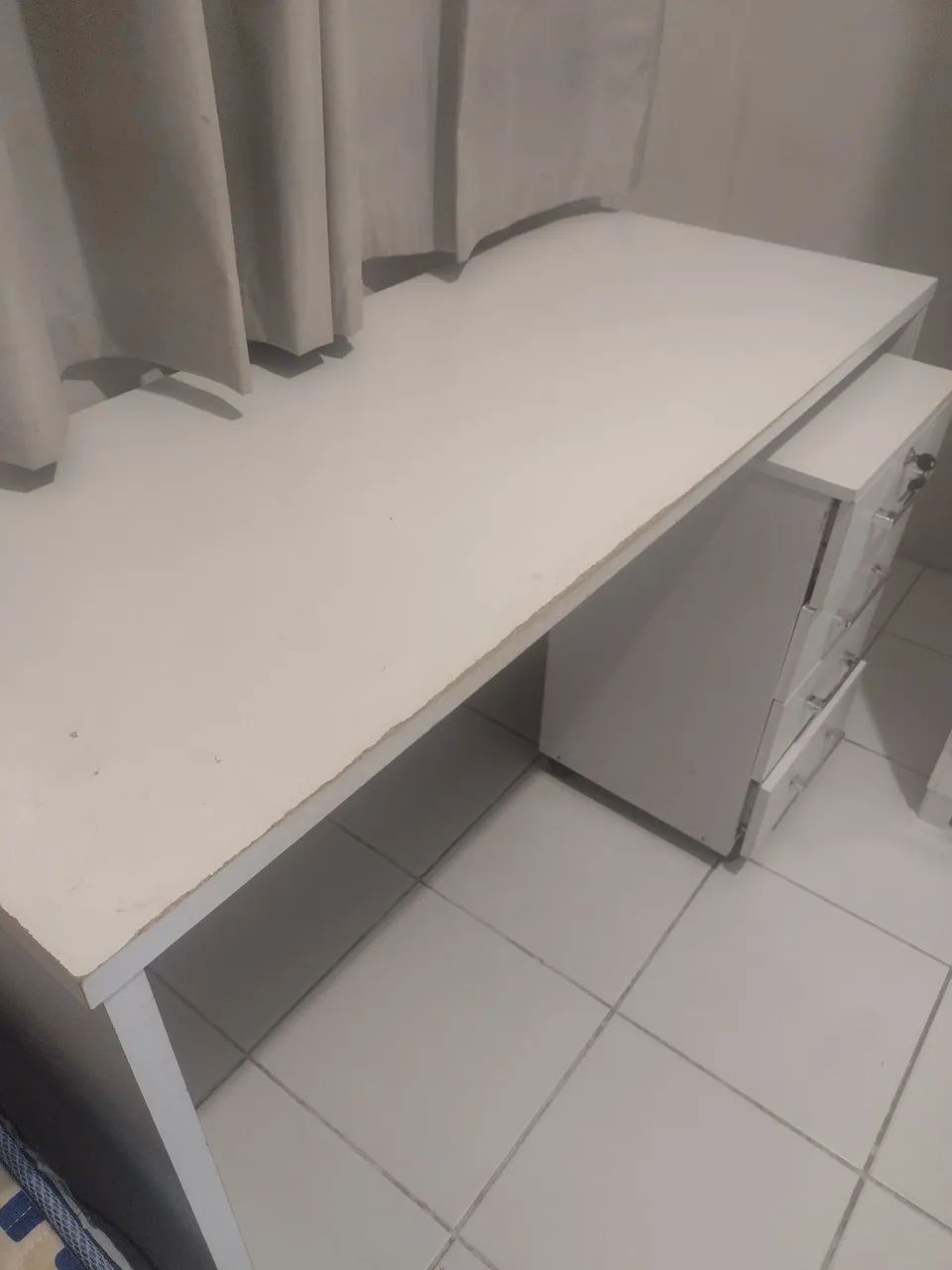 White desk64385928730755121