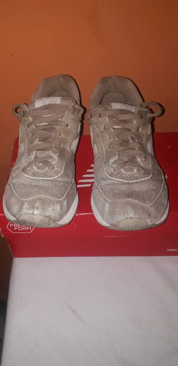 Tênis New Balance.
