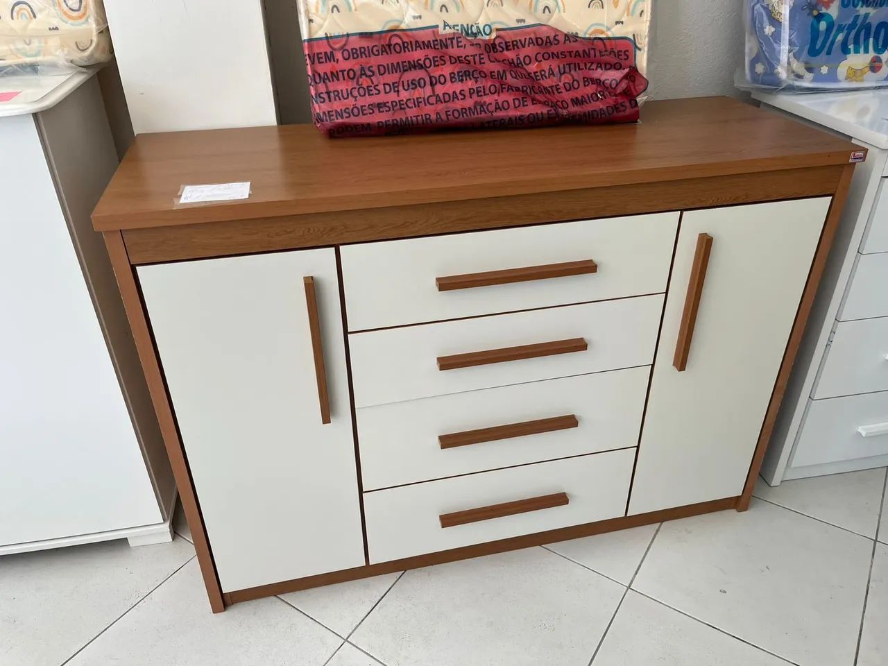 Cômoda Amadeirada e Branca